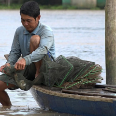 Khát nước ở vùng sông: Sống chung với không lũ!